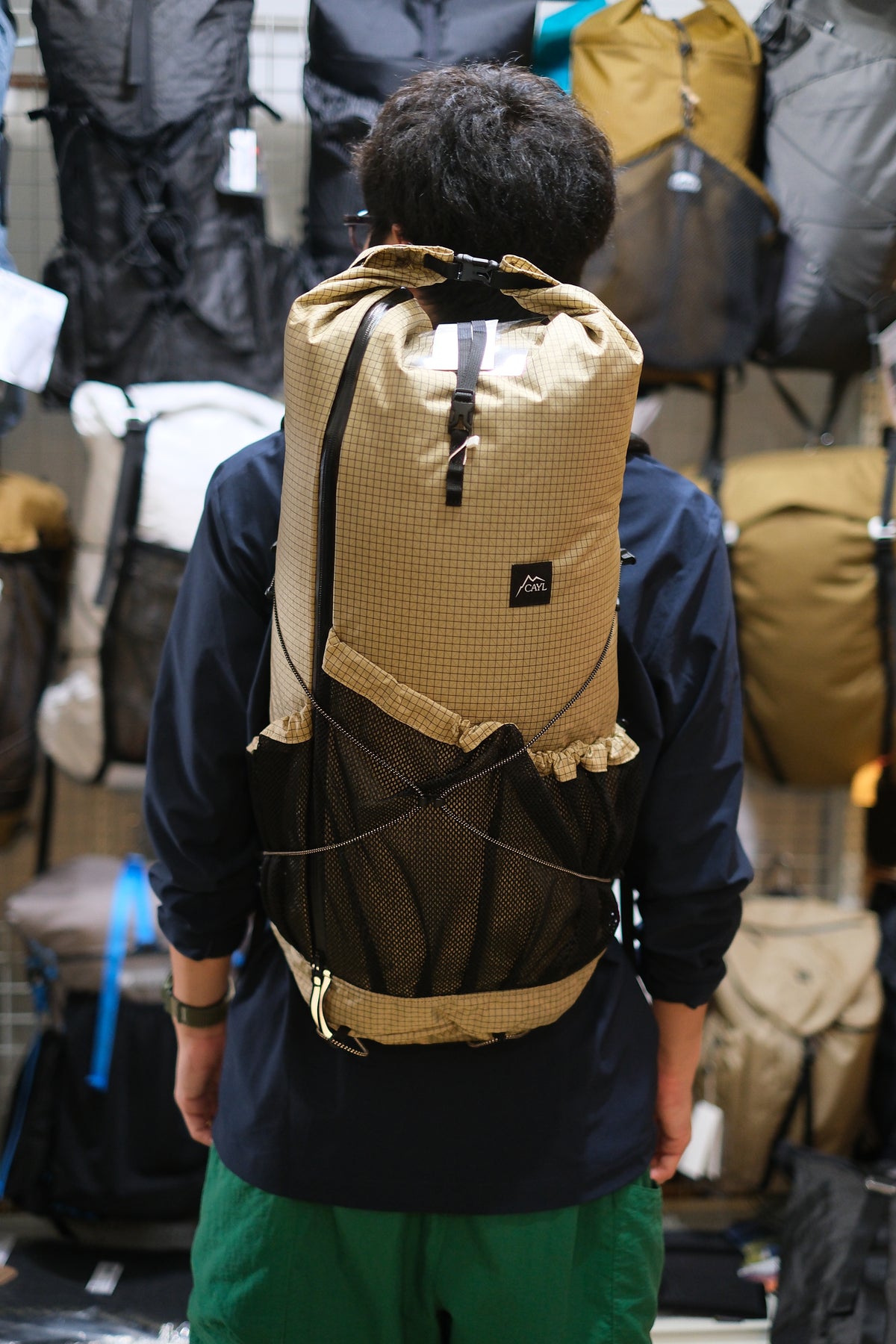 Mari Roll Top B-Grid(27-32L / 縦に開くジッパーから中に簡単アクセス可能)【CAYL】