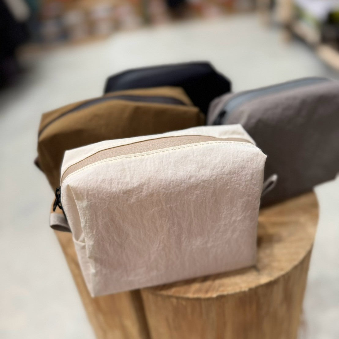 midi pouch(KONBUで作られた軽量・自立ポーチ)【Shelt】