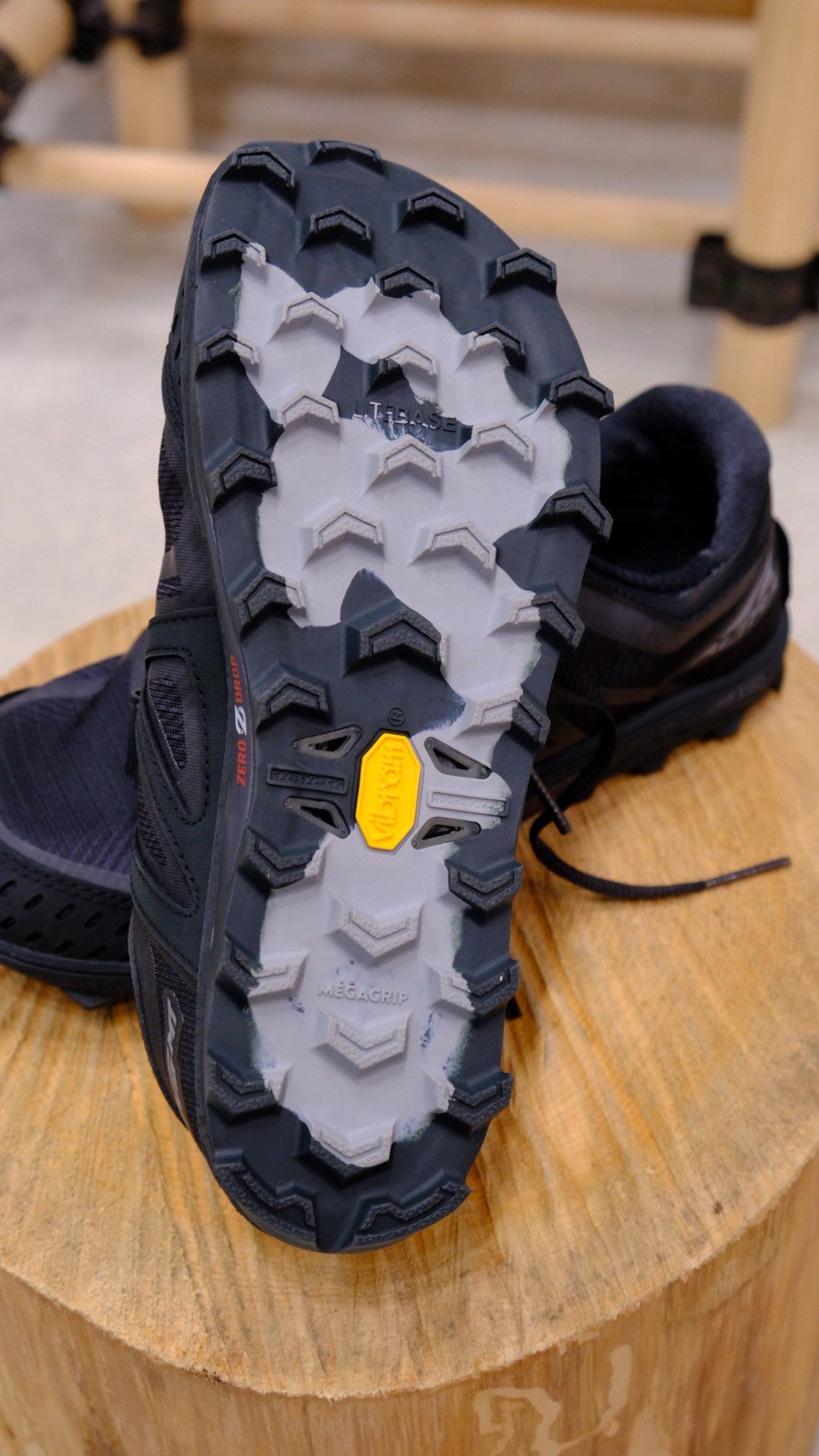 KING MT 2 M(水抜け抜群、岩場で安定)【ALTRA】