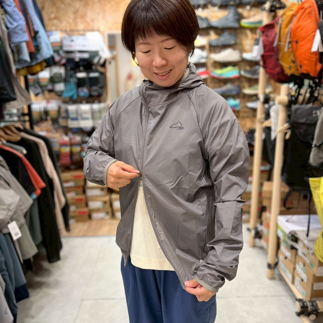 Onion Hoody(ベンチレーション付きの斜めジッパーのウインドシェル)【milestone】