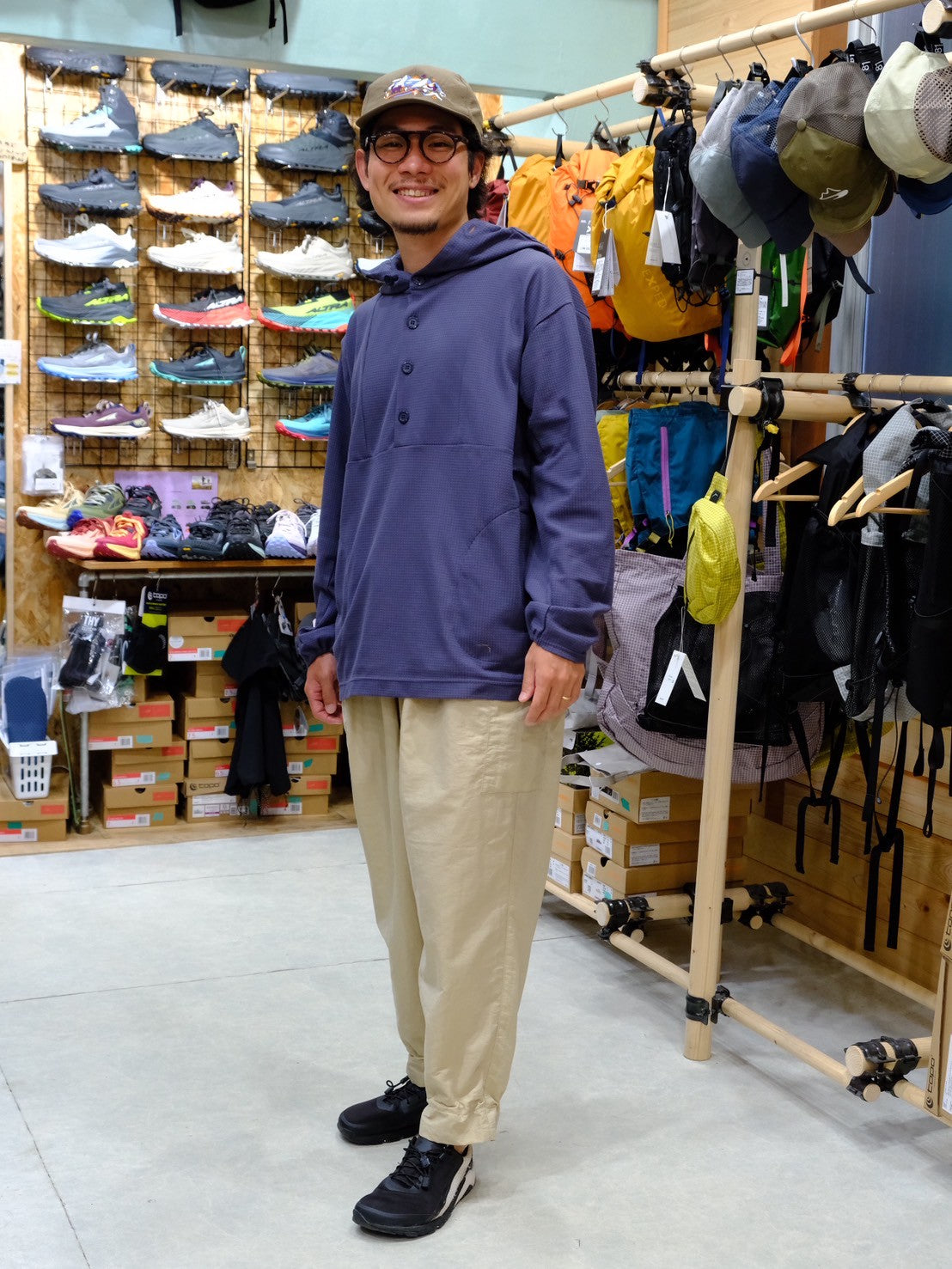 オテンバパンツ(ワイドで裾が絞れる中厚手のパンツ)【SANKAKU STAND × 凌】
