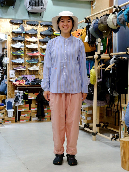 オテンバパンツ(ワイドで裾が絞れる中厚手のパンツ)【SANKAKU STAND × AXESQUIN】