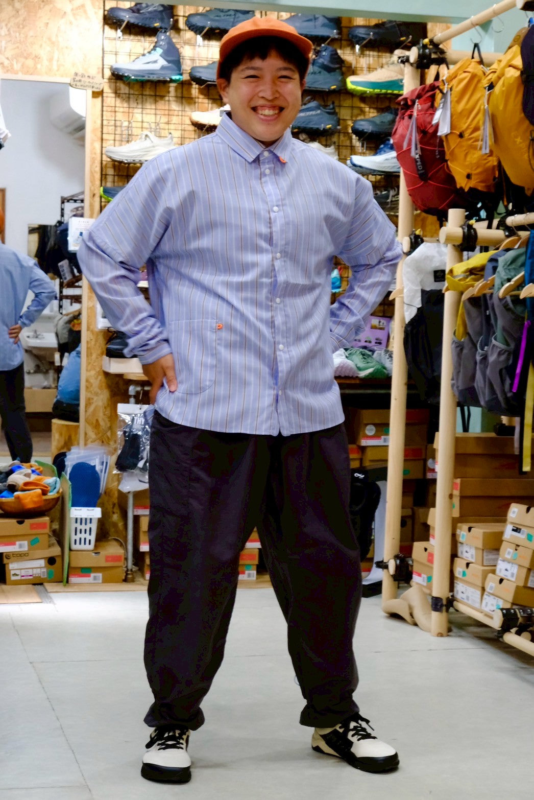 オテンバパンツ(ワイドで裾が絞れる中厚手のパンツ)【SANKAKU STAND × 凌】