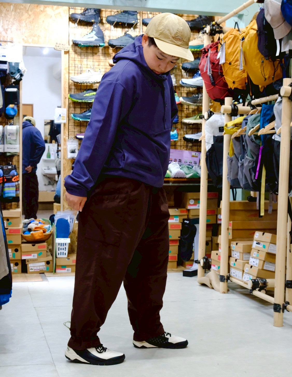 オテンバパンツ(ワイドで裾が絞れる中厚手のパンツ)【SANKAKU STAND × 凌】