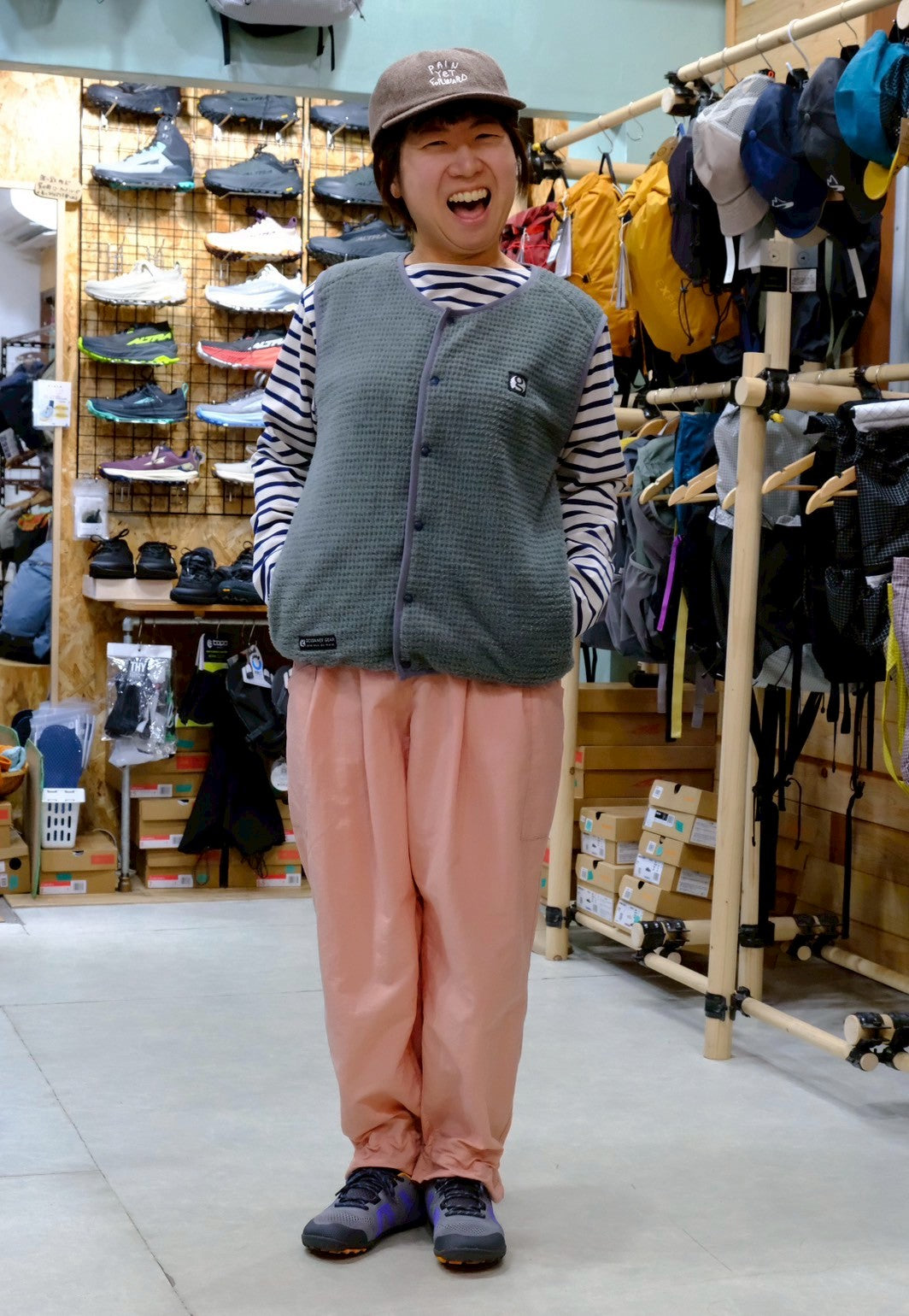 オテンバパンツ(ワイドで裾が絞れる中厚手のパンツ)【SANKAKU STAND × 凌】