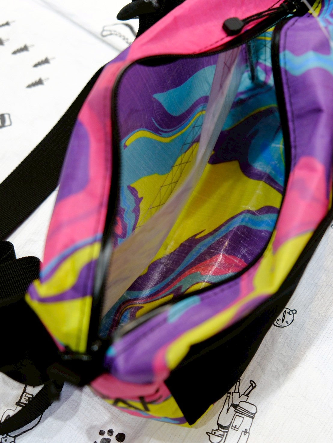 PRINTED DYNEEMA FEATHER WEIGHT FANNYPACK(ウエストベルトにもなる完全防水ポーチ)【LiteAF】