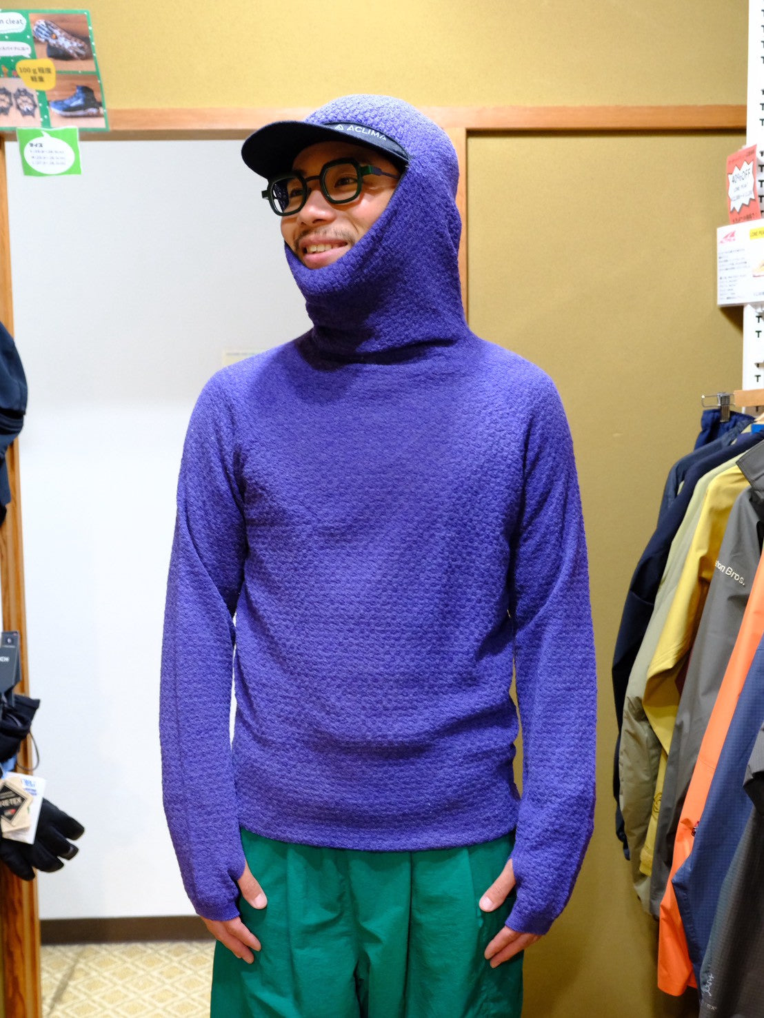 WUNDERWEAR シームレスフーディー(メリノ70% / ポリ30%のバラクラバフード付きウェア)【BRING】