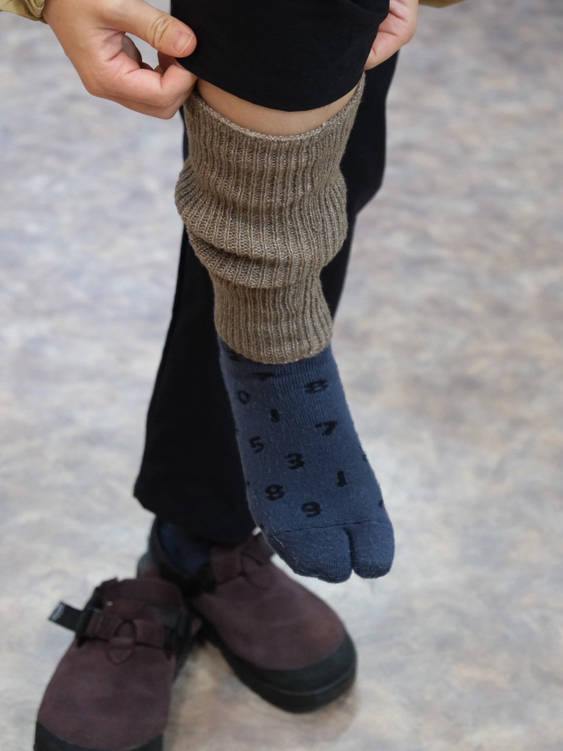 ROAR LEG WARMER【SANKAKU STAND】