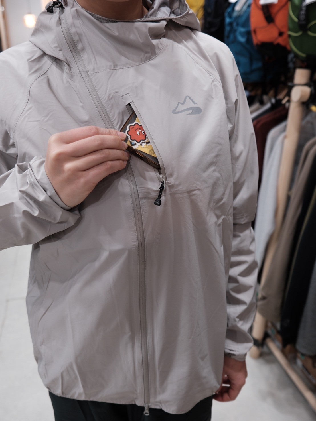 UP-SWING Rain Hoody(トレランザックの上から着れる軽量レインジャケット)【milestone】