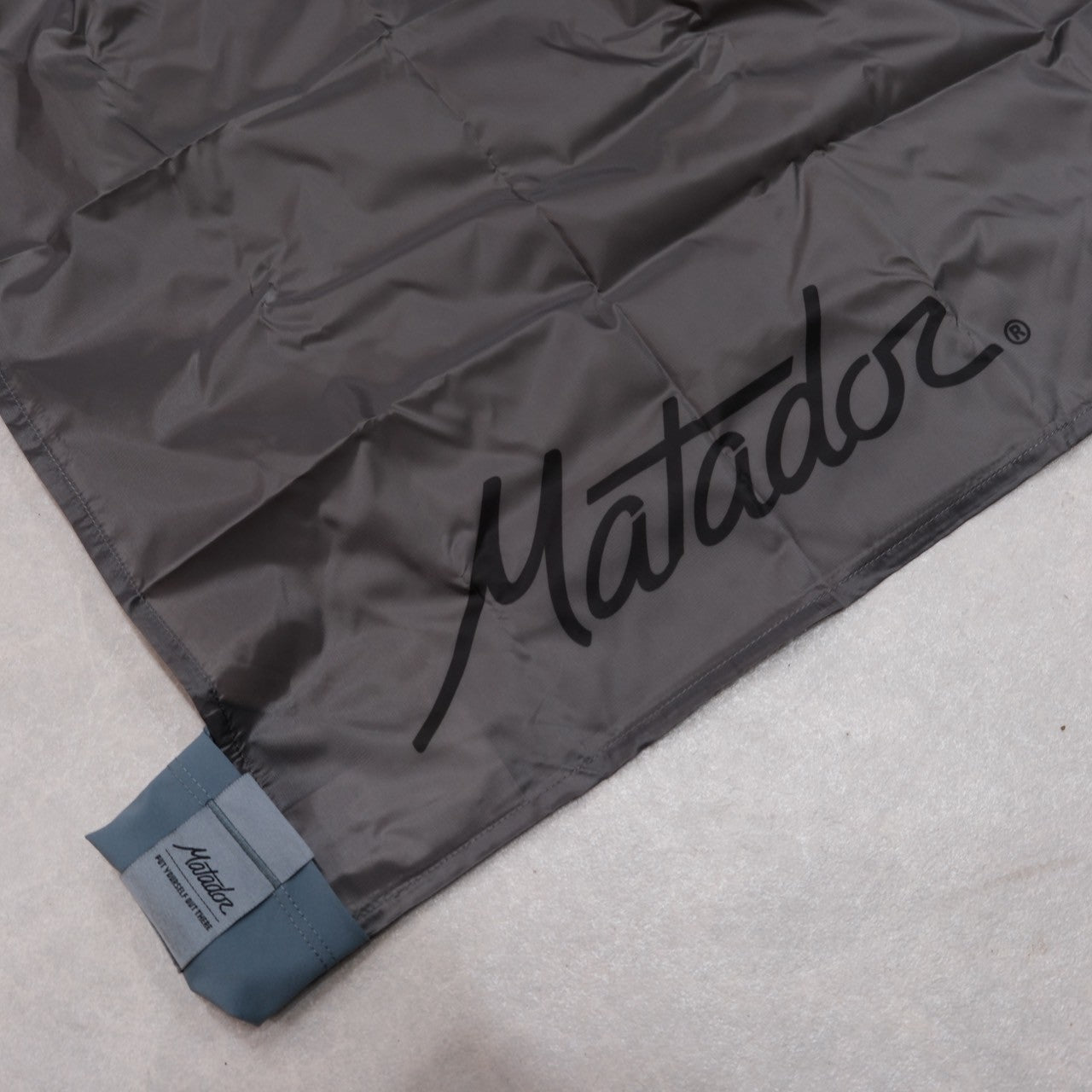 ポケットブランケット 4.0(耐水・ペグ付き・寝転がれるサイズ・軽量コンパクト)【Matador】