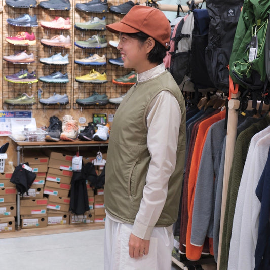 オクタライニングのベスト(軽くてふわふわのアクティブインサレーション)【AXESQUIN ELEMENTS】