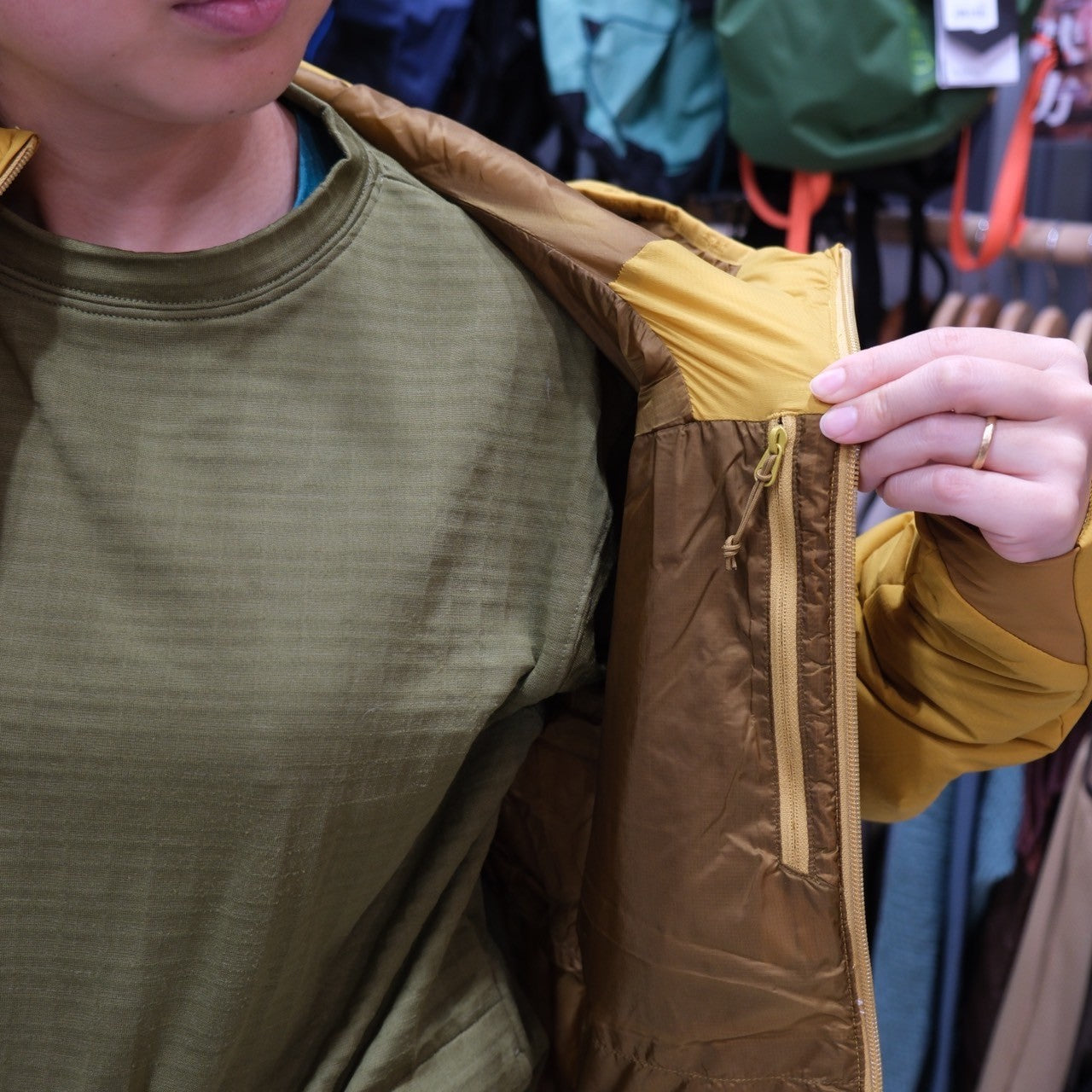Xenair Alpine Light Jacket Women's(軽量/化繊中綿/断熱)【Rab】