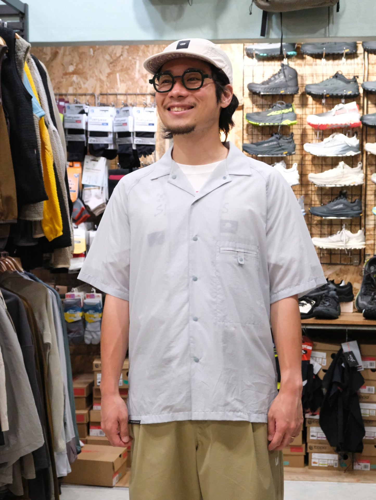 軽くて涼しい半袖シャツ(汗を放出して、風を受け入れるベンチレーション効果)【AXESQIN ELEMENTS】