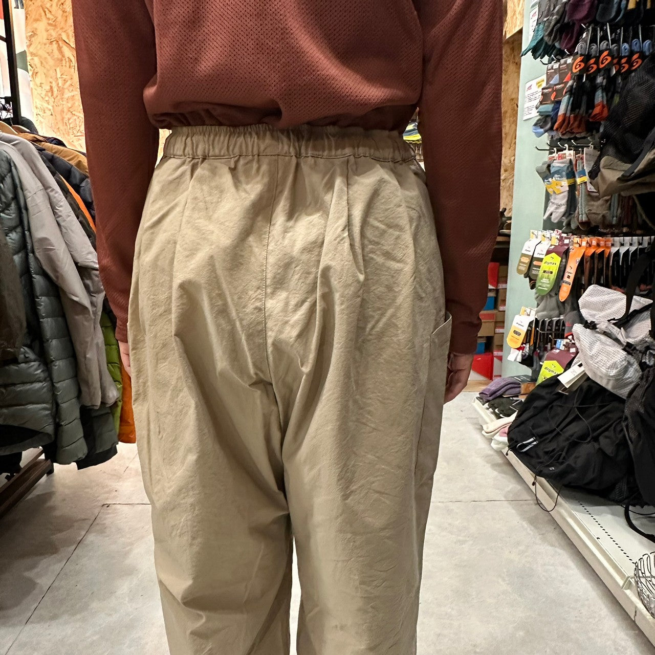 オテンバパンツ(ワイドで裾が絞れる中厚手のパンツ)【SANKAKU STAND×凌】