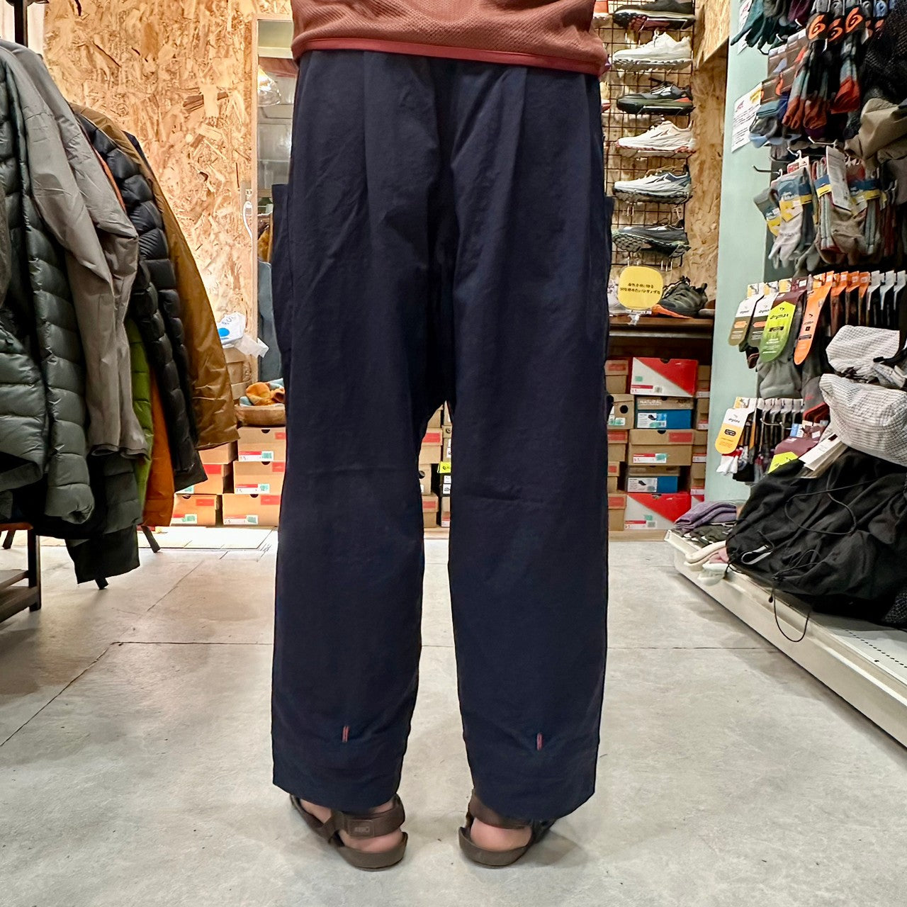 オテンバパンツ(ワイドで裾が絞れる中厚手のパンツ)【SANKAKU STAND×凌】