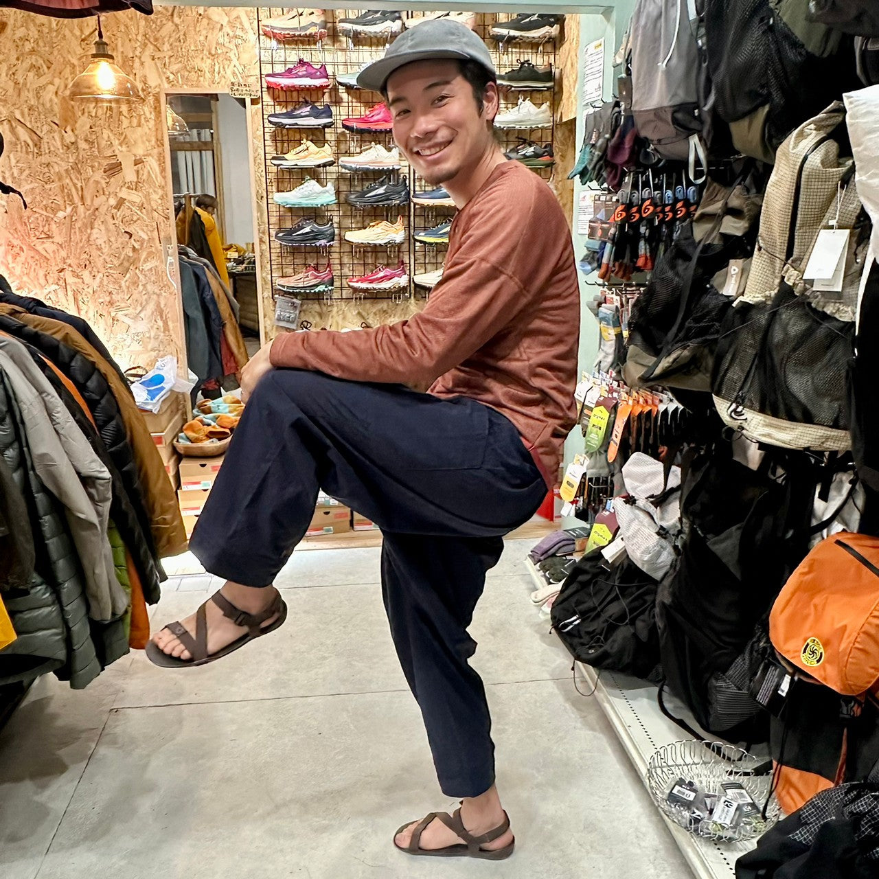 オテンバパンツ(ワイドで裾が絞れる中厚手のパンツ)【SANKAKU STAND×凌】