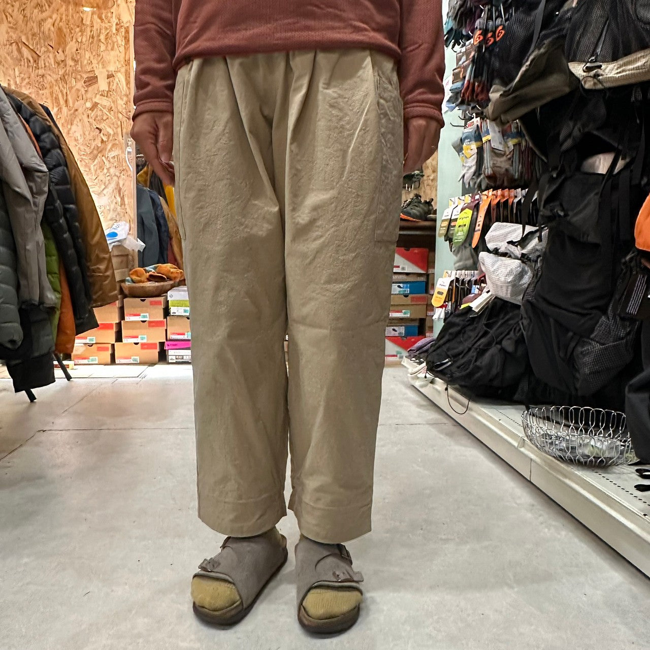オテンバパンツ(ワイドで裾が絞れる中厚手のパンツ)【SANKAKU STAND×凌】