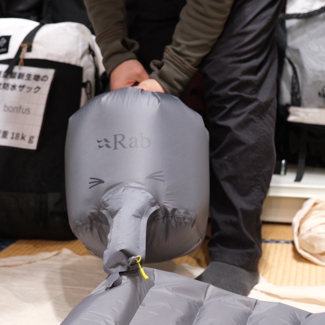 Ionosphere 5.5(R値5.5 冬用・雪山用)【Rab】