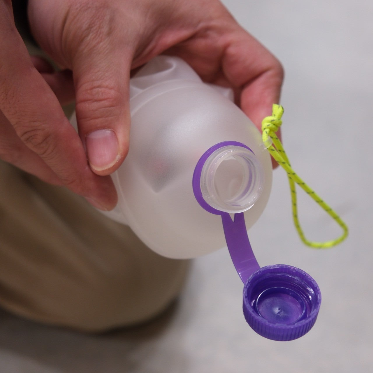 Vesica 1L ウォーターボトル(耐久性◎/自立する)【CNOC】