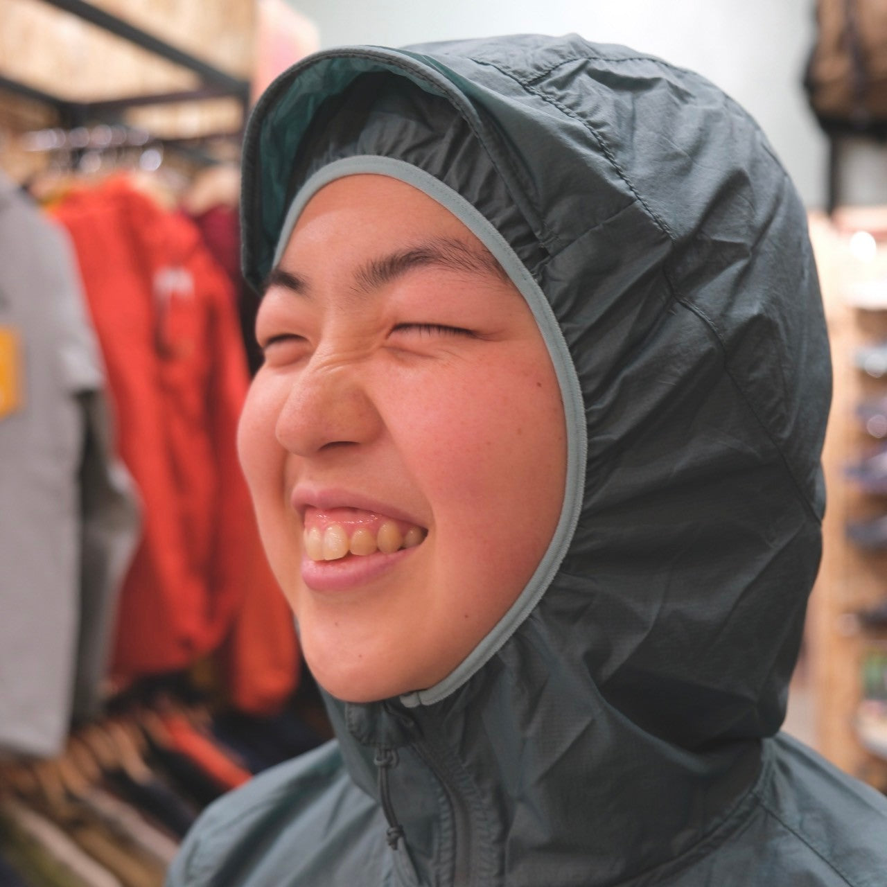 Vital Hoody Wmns(軽量・防風・パッカブル)【Rab】