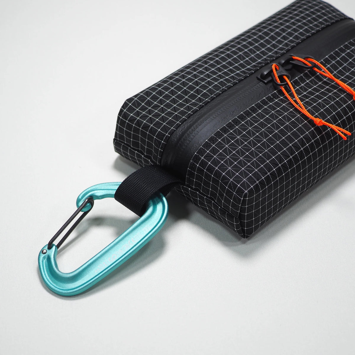狼の皮を被った羊(ソフトパックタイプのティッシュ専用ケース)【Light Sewing Machine】