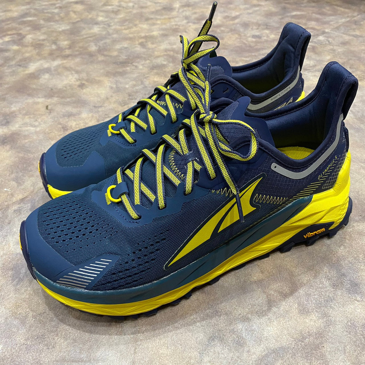 ★OLYMPUS 5 M'S(安定感とクッション性抜群)【ALTRA】★旧モデルの為30%OFF