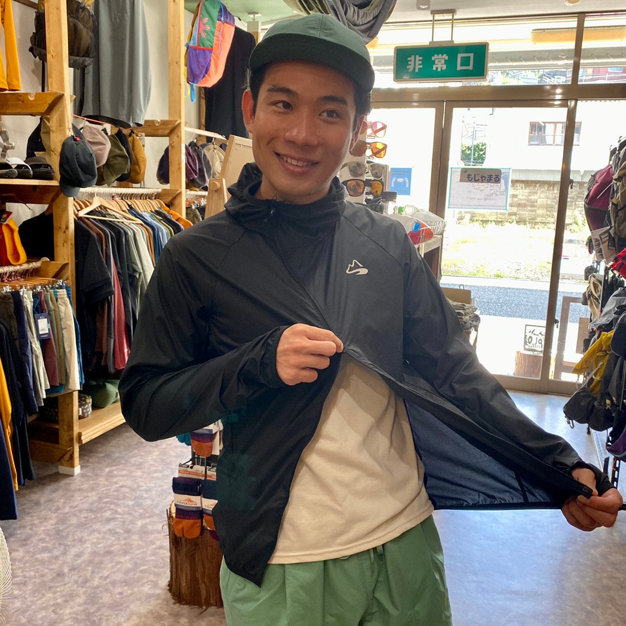 Onion Hoody(ベンチレーション付きの斜めジッパーのウインドシェル)【milestone】