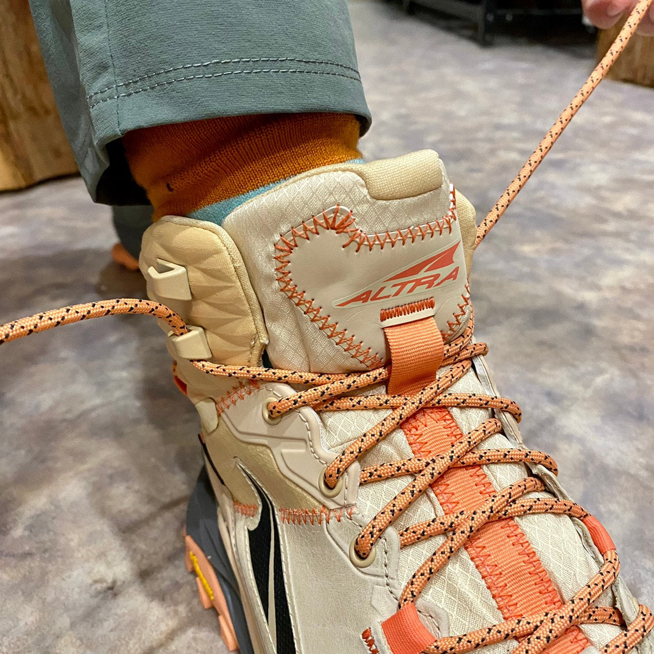 OLYMPUS 5 HIKE MID GTX W'S (完全防水ミドルカット)【ALTRA】★旧モデルの為20%OFF