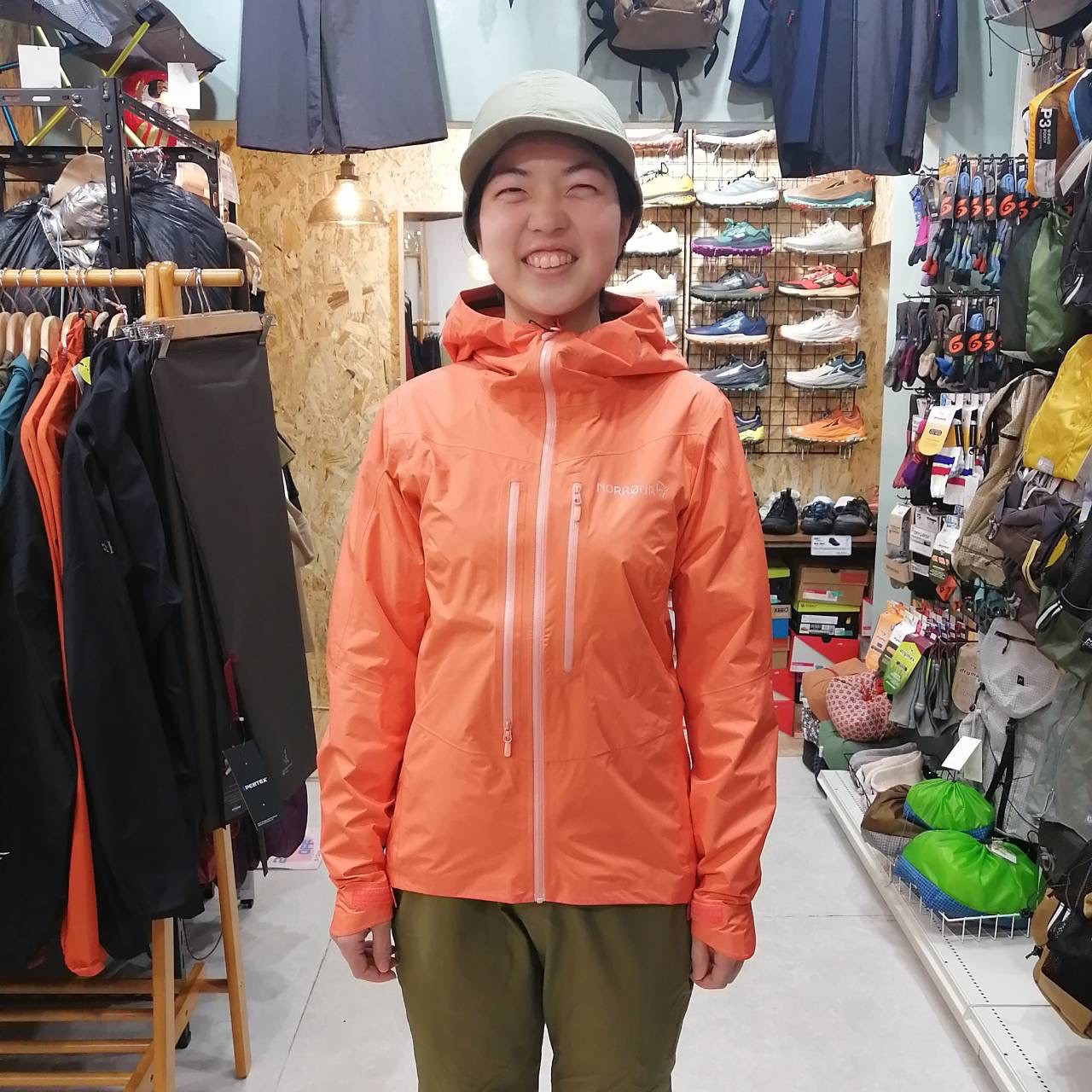 FALKETIND GORE PACLITE JACKET WOMENS(GORE-TEX/軽量222g/多機能レインジャケット)【NORRONA】