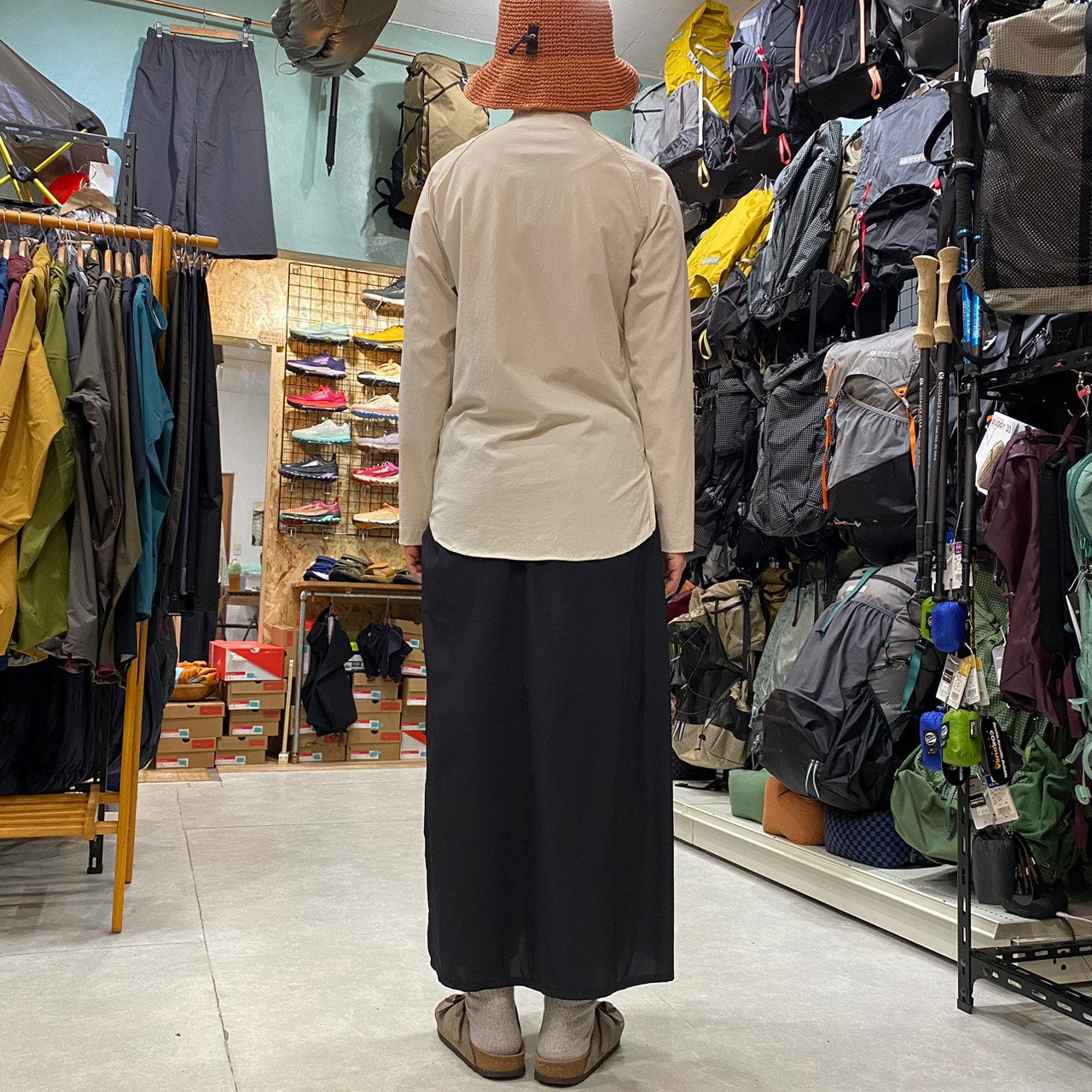 フタエズボン(スカート型とパンツ型に変化する超涼しいトレッキングパンツ)【AXESQUIN 凌】