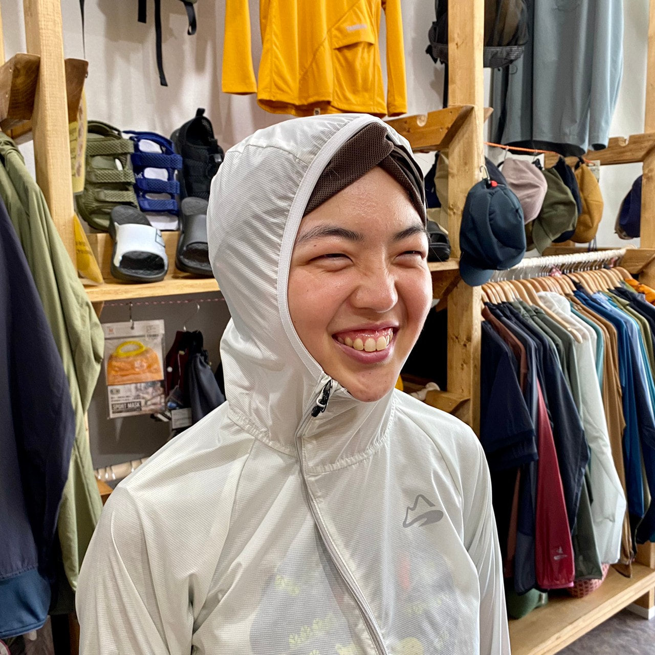 Onion Hoody(ベンチレーション付きの斜めジッパーのウインドシェル)【milestone】