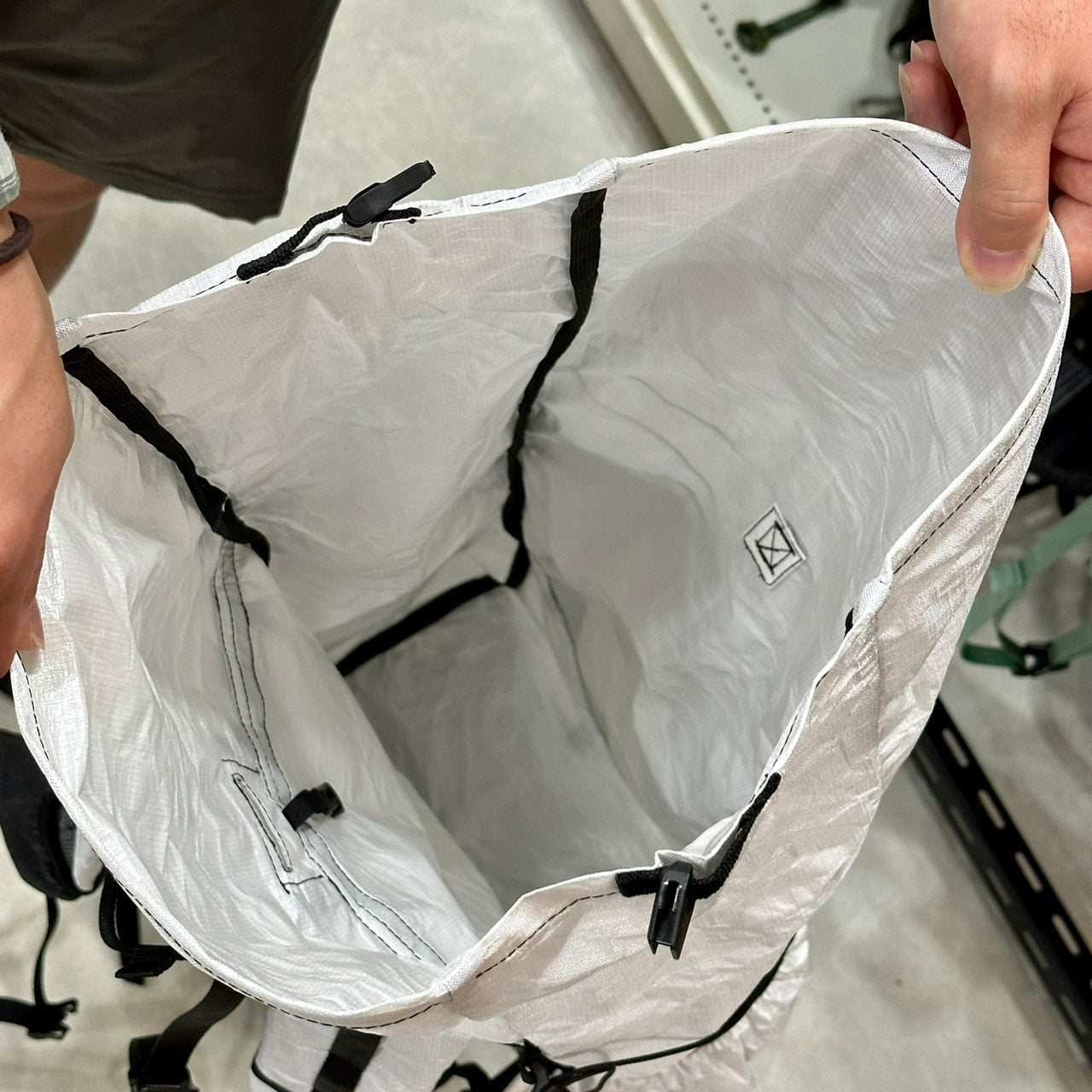 GRAMLESS PACK ULTRA 35L(超軽量340g/耐荷重12kg/日帰り~テント泊・雪山でもOK))【LITEWAY】