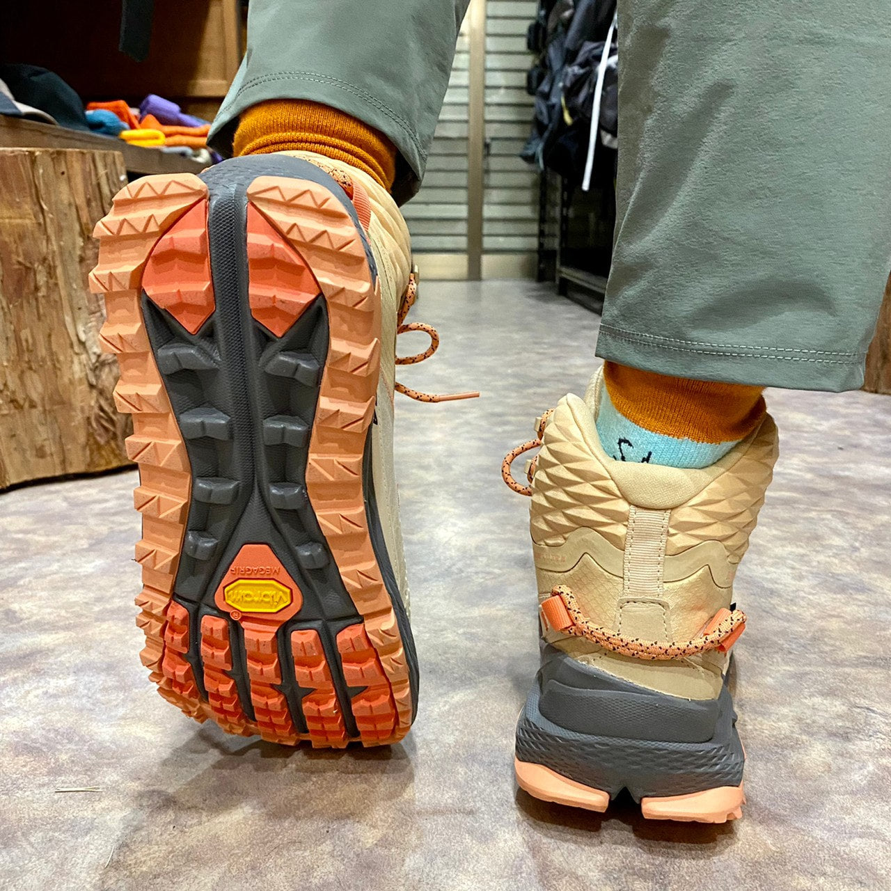 OLYMPUS 5 HIKE MID GTX W'S (完全防水ミドルカット)【ALTRA】★旧モデルの為20%OFF