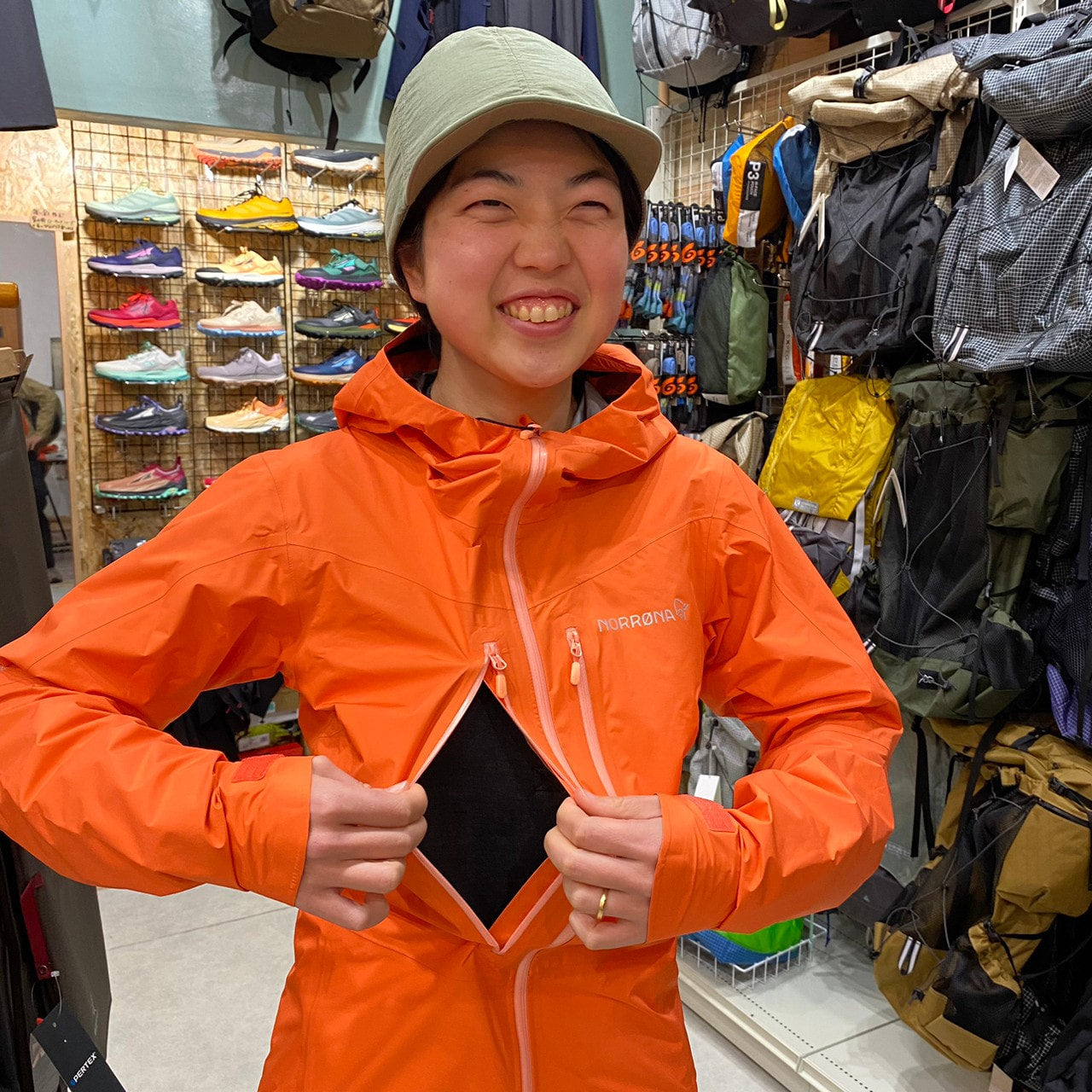 FALKETIND GORE PACLITE JACKET WOMENS(GORE-TEX/軽量222g/多機能レインジャケット)【NORRONA】