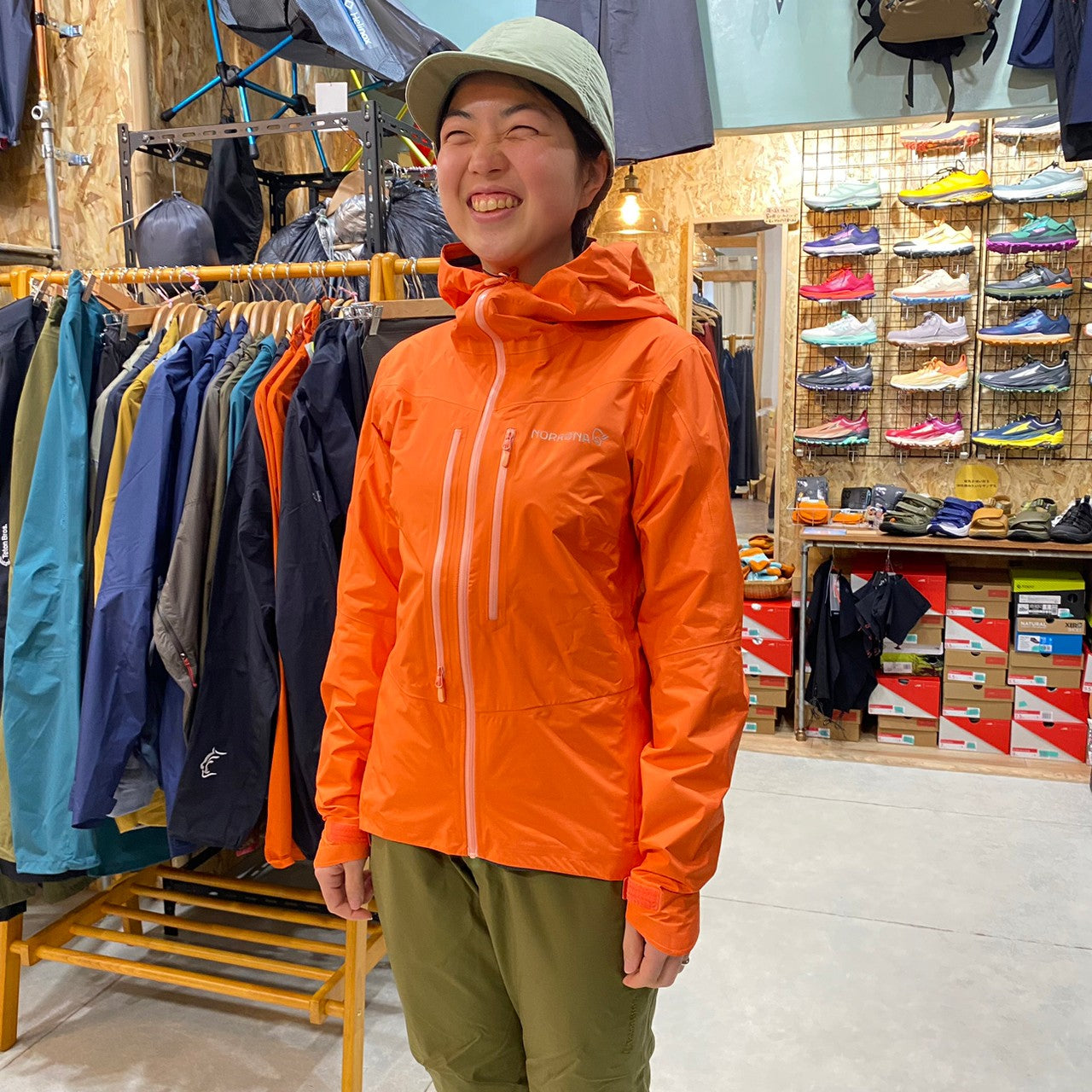 FALKETIND GORE PACLITE JACKET WOMENS(GORE-TEX/軽量222g/多機能レインジャケット)【NORRONA】
