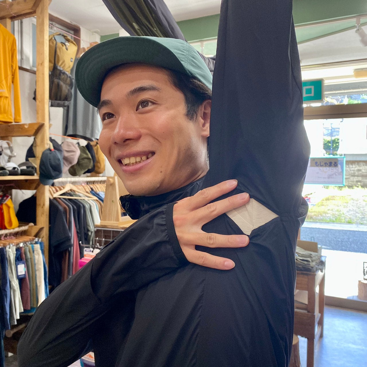 Onion Hoody(ベンチレーション付きの斜めジッパーのウインドシェル)【milestone】