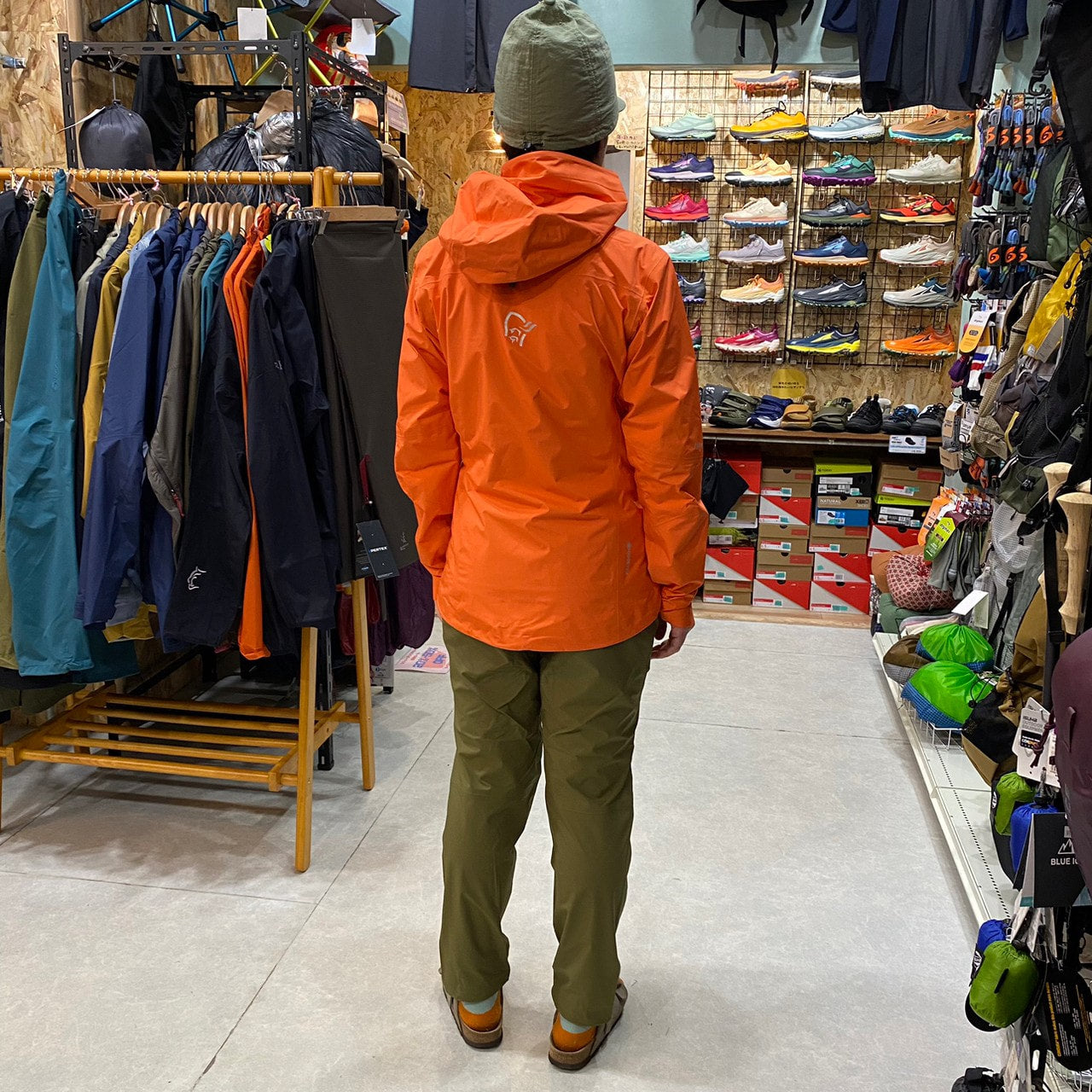 FALKETIND GORE PACLITE JACKET WOMENS(GORE-TEX/軽量222g/多機能レインジャケット)【NORRONA】