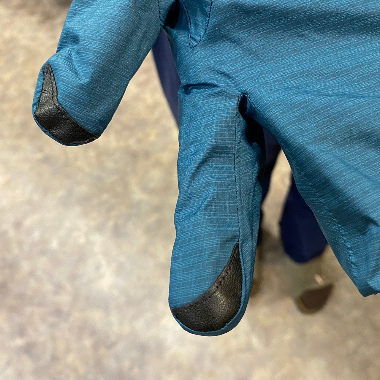 W2P Light Shell Trigger Mitten(防水/超軽量)【AXESQUIN】