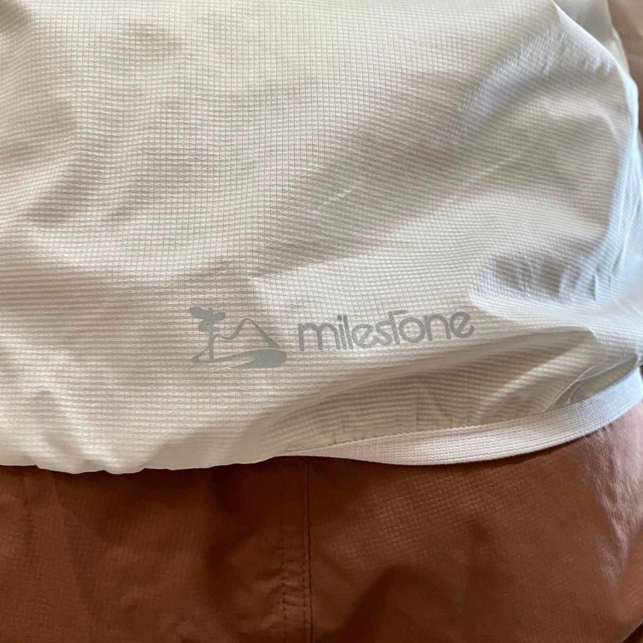 Onion Hoody(ベンチレーション付きの斜めジッパーのウインドシェル)【milestone】