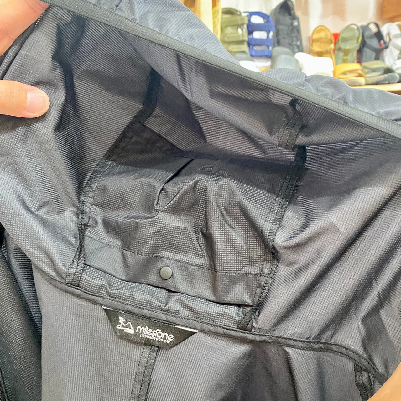 Onion Hoody(ベンチレーション付きの斜めジッパーのウインドシェル)【milestone】