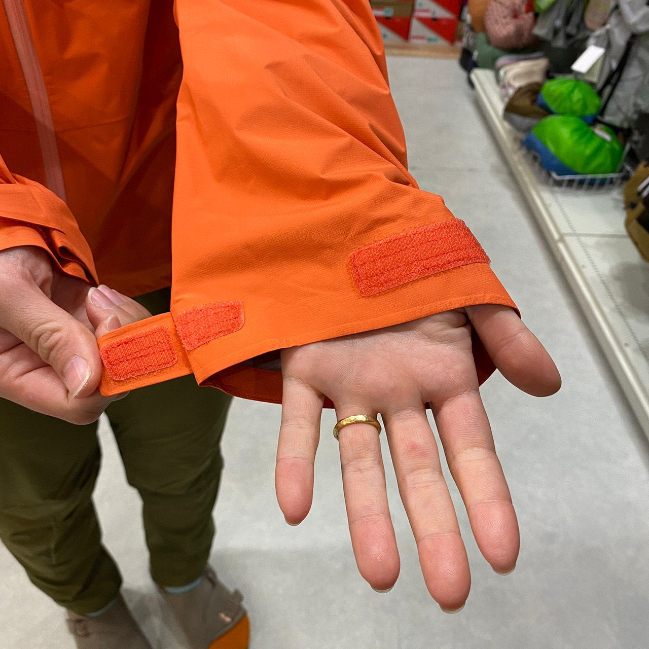 FALKETIND GORE PACLITE JACKET WOMENS(GORE-TEX/軽量222g/多機能レインジャケット)【NORRONA】