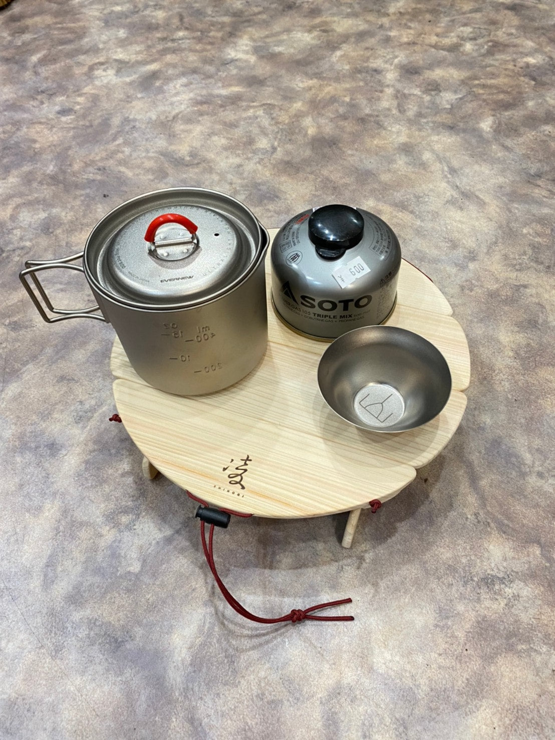 シノギチャブダイ240mm(小型の折り畳み檜テーブル)【AXESQUIN 凌】