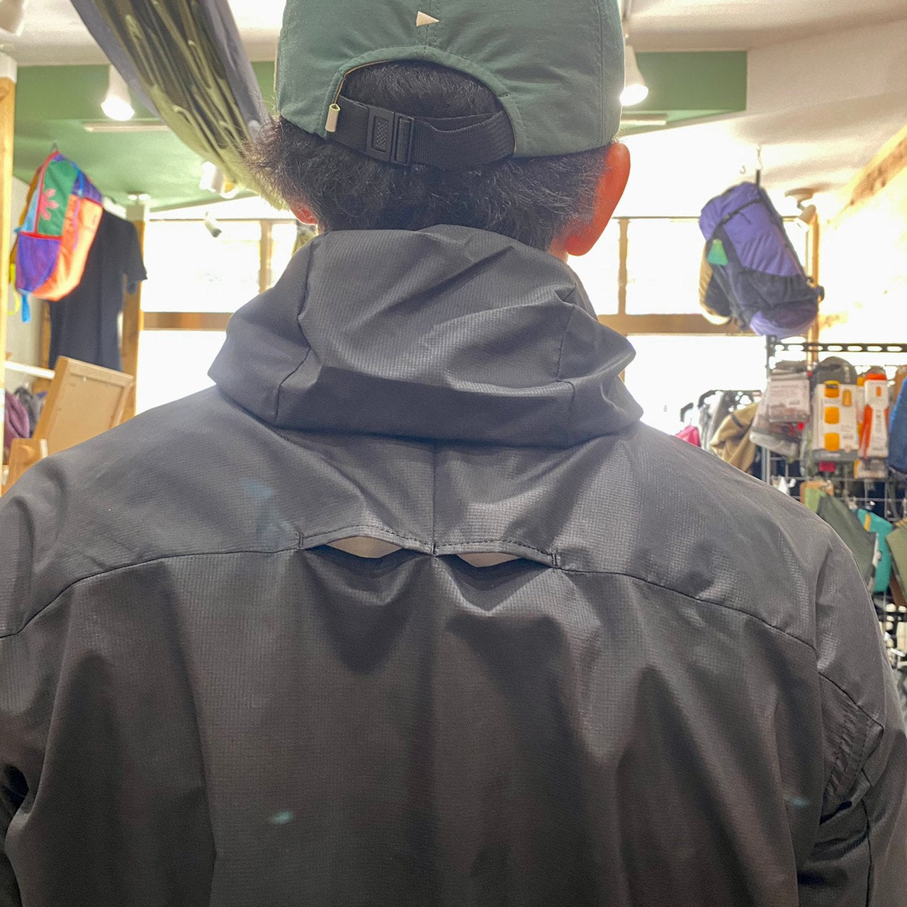 Onion Hoody(ベンチレーション付きの斜めジッパーのウインドシェル)【milestone】