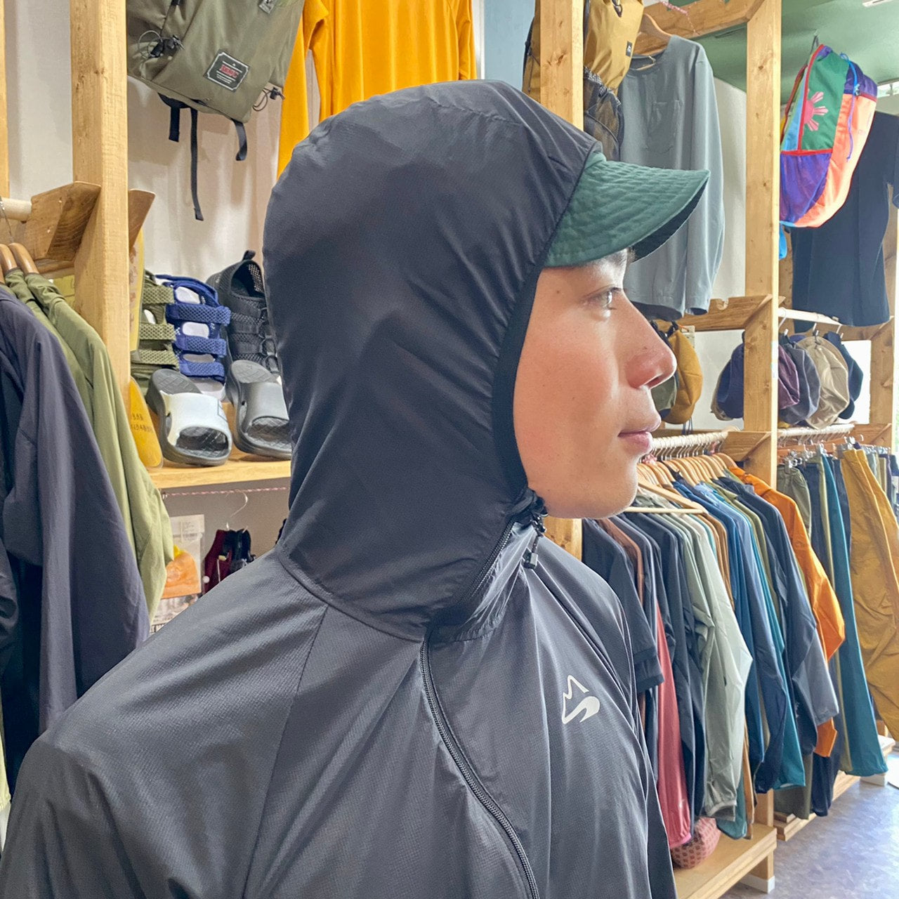 Onion Hoody(ベンチレーション付きの斜めジッパーのウインドシェル)【milestone】