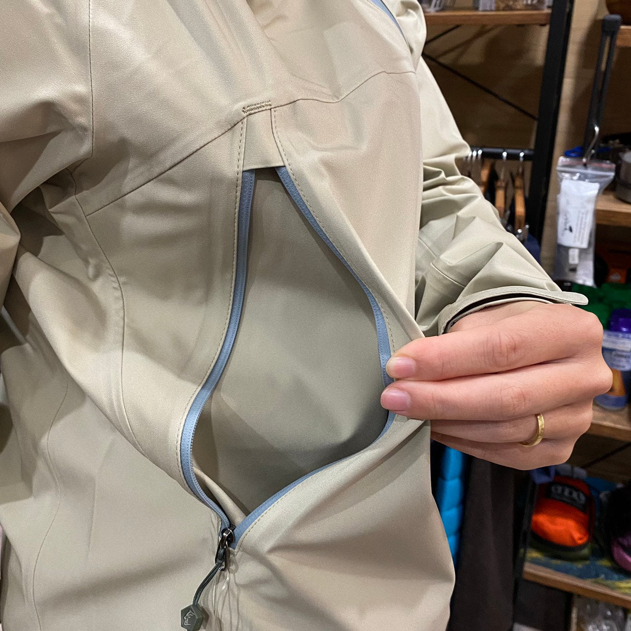 WS Lady Bug Jacket ハードシェル(通気性/軽量/ストレッチ)【Teton Bros.】 ★旧製品の為、30%OFF