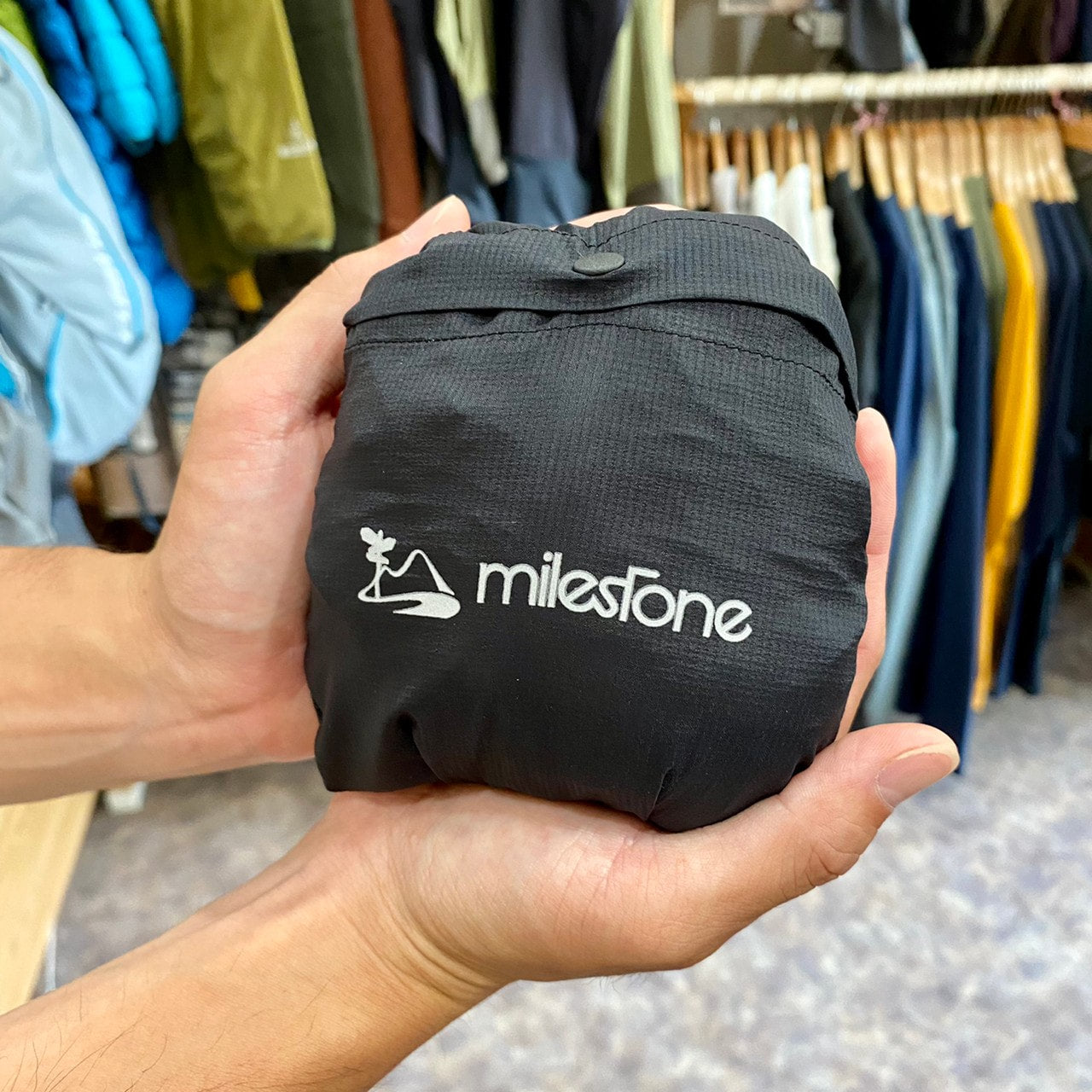 Onion Hoody(ベンチレーション付きの斜めジッパーのウインドシェル)【milestone】