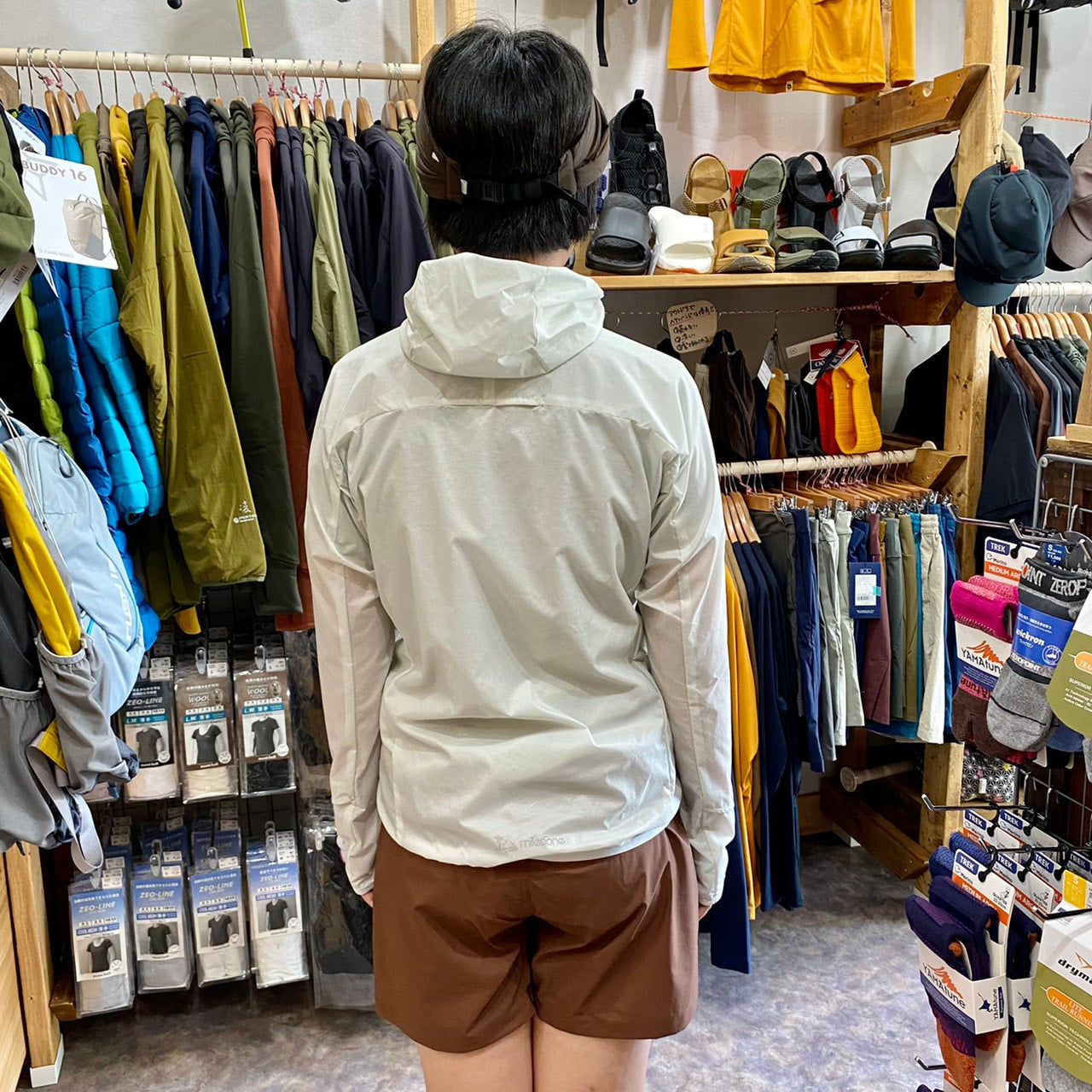 Onion Hoody(ベンチレーション付きの斜めジッパーのウインドシェル)【milestone】
