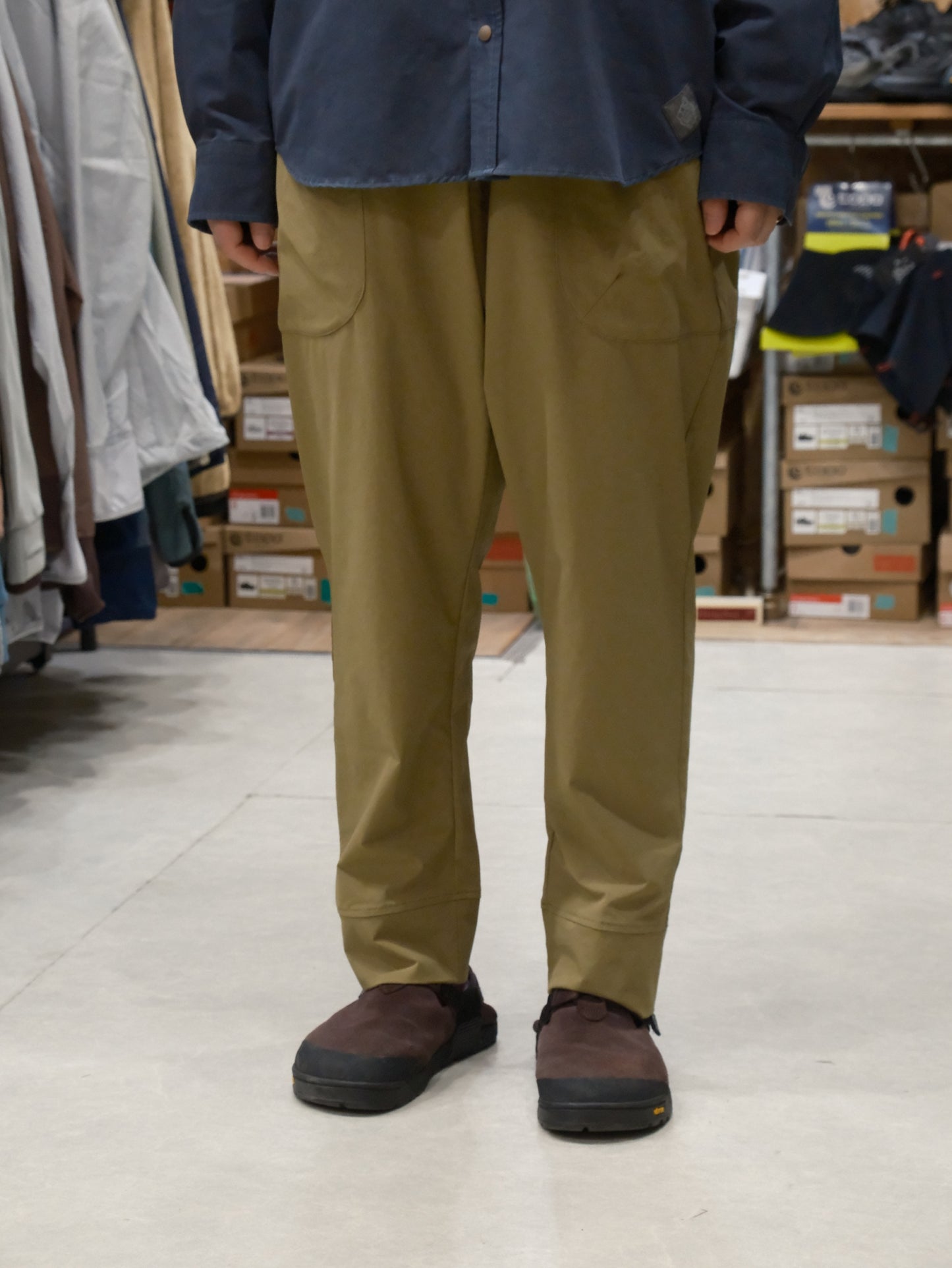 ダブルフェイスのソフトシェルパンツ（防風性◎程よい厚さのストレッチパンツ）【AXESQUIN ELEMENTS】