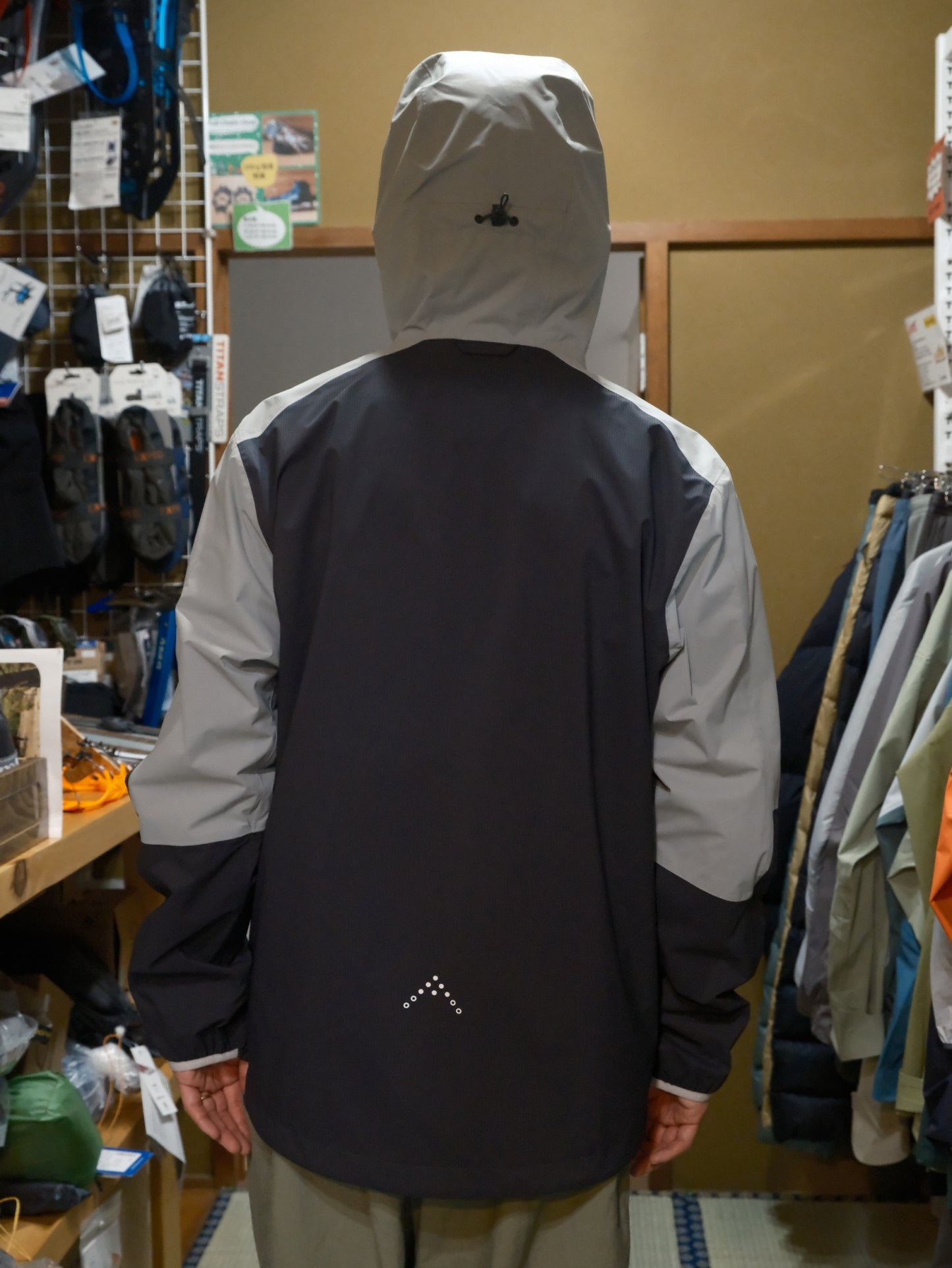 Downpour Trail Light Jacket（高耐久・高コスパの雨具）【Rab】