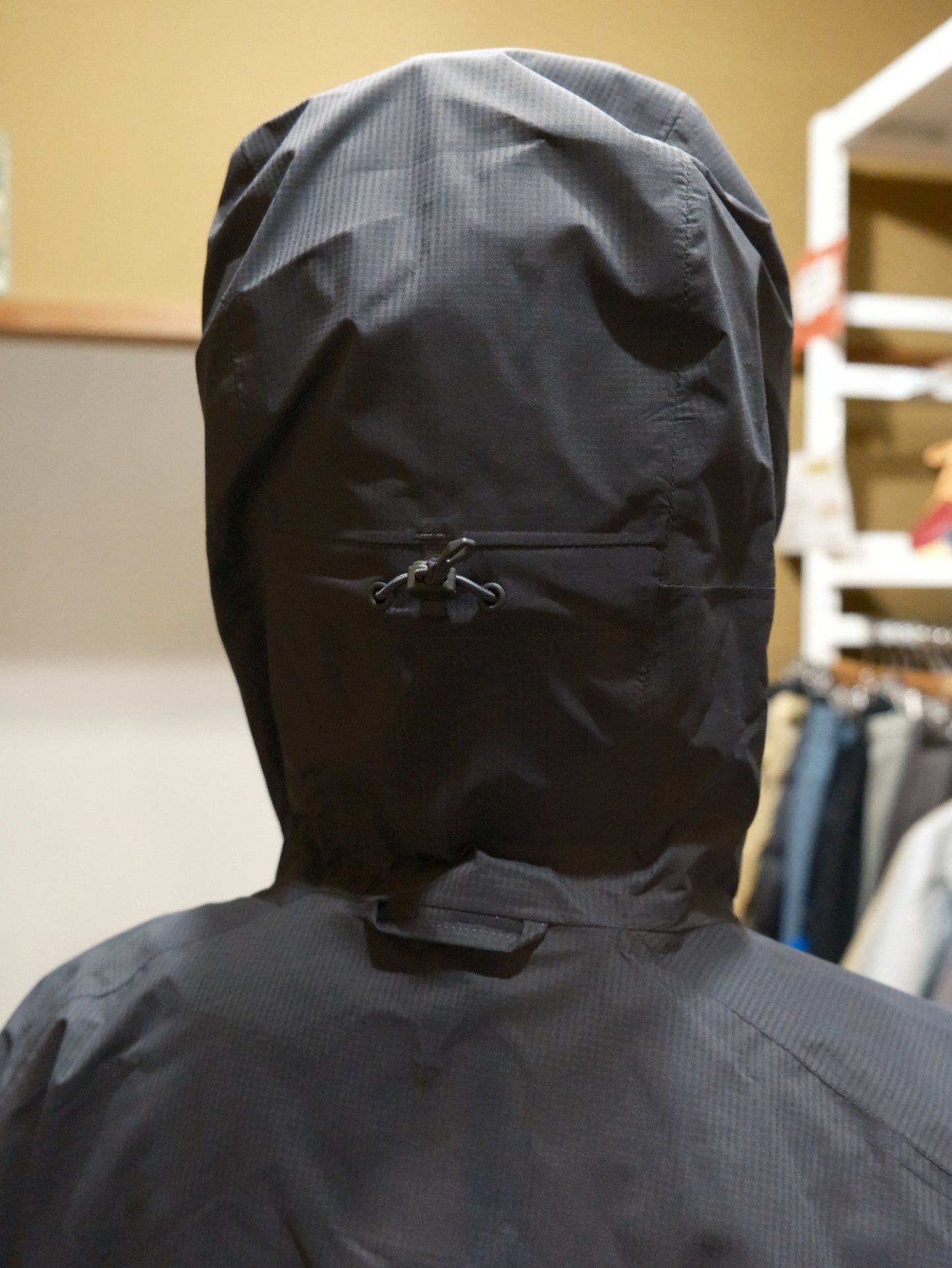 Downpour Trail Light Jacket（高耐久・高コスパの雨具）【Rab】